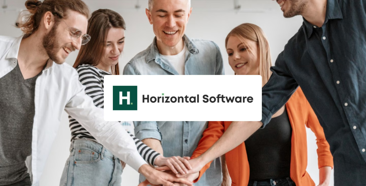 équipe collaborative de Horizontal Software unie autour d’un projet de gestion RH digitale