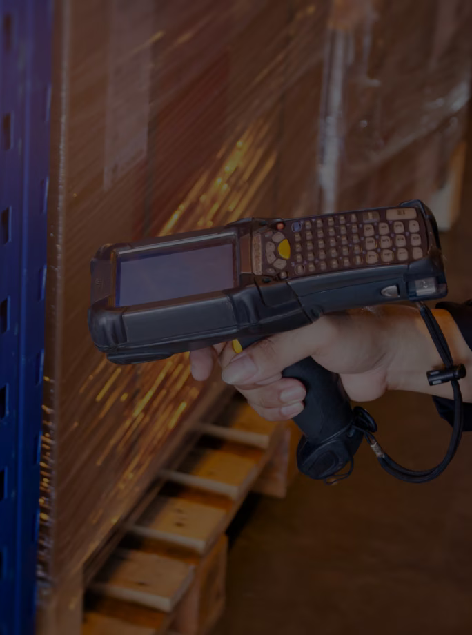 Scanner de codes-barres utilisé pour le suivi logistique et la gestion des stocks avec Boyum IT pour SAP Business One.