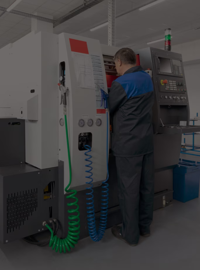 Illustration de l’optimisation des performances industrielles grâce à la GMAO connectée à Sage X3
