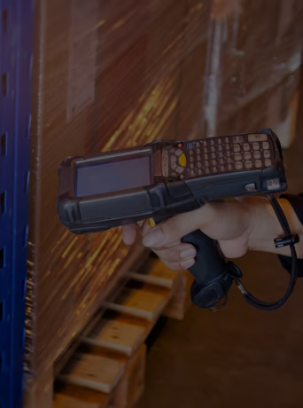 Scanner de codes-barres utilisé pour le suivi logistique et la gestion des stocks avec Boyum IT pour SAP Business One.